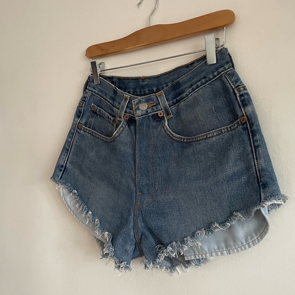Levi’s Vintage 550 Denim Frayed Hem High-Waist Shorts - Blue - Picture 3 of 8